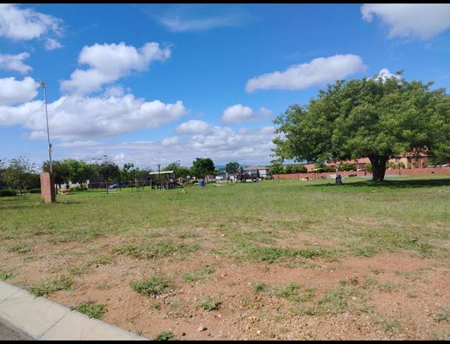 LAND FOR SALE IN WOODHILL ESTATE